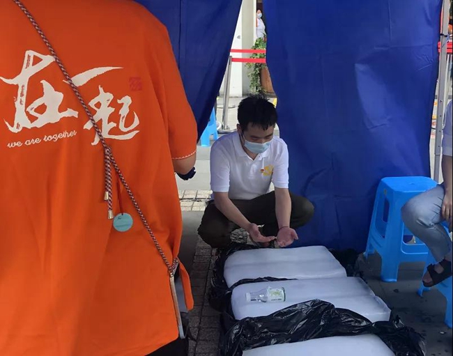 15休息區放有冰塊，為一線人員降溫.jpg