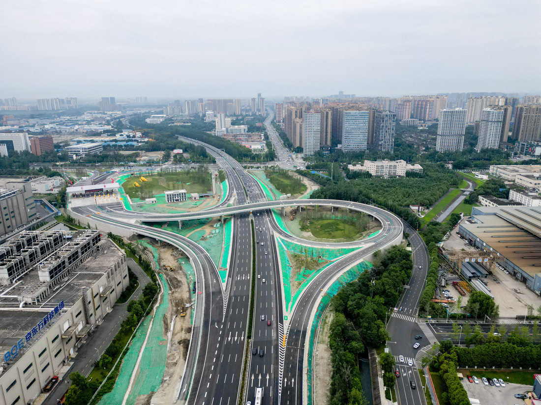 成都市成灌高速五環互通正式通車_副本.jpg
